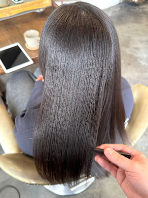 広がり解消に◎髪質改善縮毛矯正