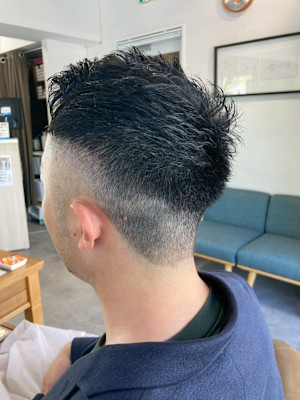 清潔感溢れるショート！ナチュラルツーブロック×ビジネスヘア