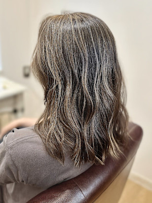 ハイライトカラー ハイトーン 髪質改善 ウェーブヘア 30代