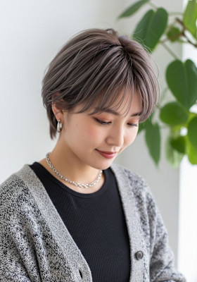 シャギーカットショート、スモーキーカラー、ストリートガーリ