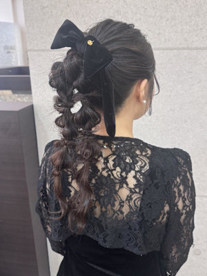 結婚式やお呼ばれヘアで人気のツインポニー♪