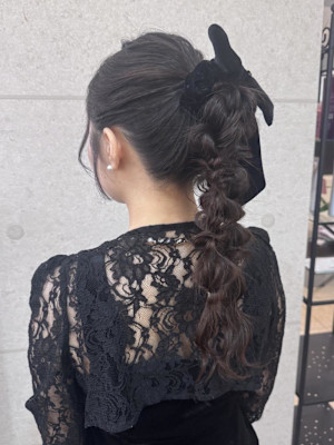 結婚式やお呼ばれヘアで人気なツインポニー♪