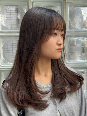 ナチュラルレイヤー×艶髪ブラウン｜小顔見え韓国風ヘア
