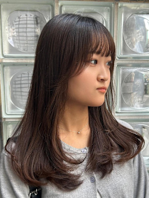 ナチュラルレイヤー×ツヤ髪ブラウン｜小顔見え韓国風ヘア