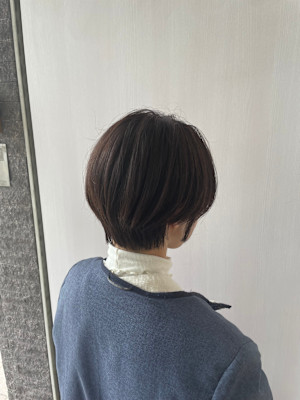 大人可愛いくびれベージュショートボブ