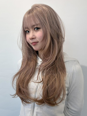 ホワイトベージュ×レイヤーカット