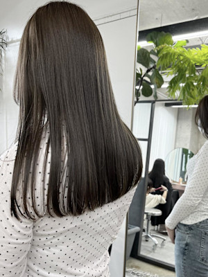 オリーブベージュ