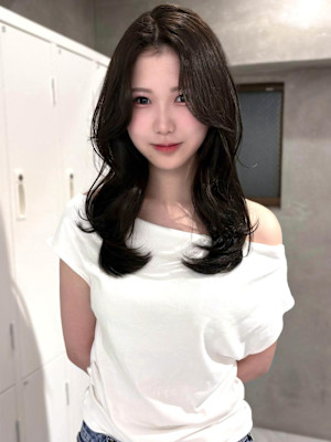 レイヤーカット×オリーブグレージュ