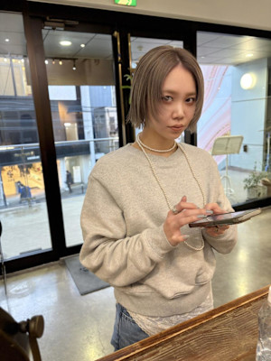 ブリーチ　ダブルカラー　ボブ　レイヤー