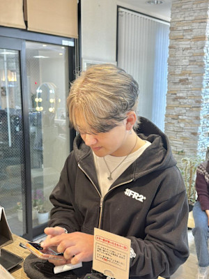 20代30代メンズハイトーンルーツカラー