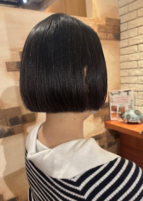 ぷるんと弾むような質感のワンレンボブ【108スタイル】