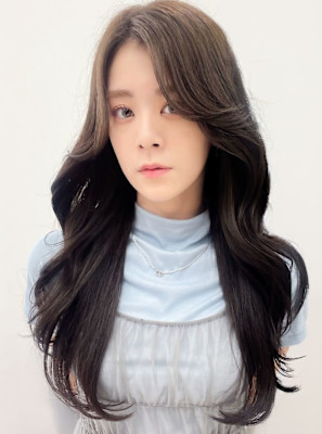 20代30代 韓国 長め前髪◎巻き髪レイヤーで小顔