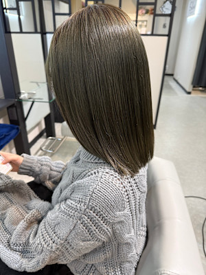 オリーブグレージュ