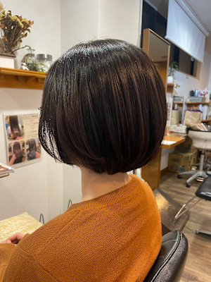 〈木賀　絵莉子〉大人女性×ミニボブ×オリーブベージュ