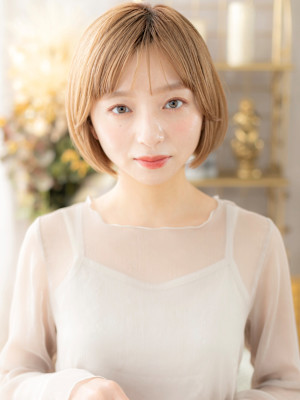 透明感ブリーチカラー切りっぱなしボブレイヤーカーテンバング