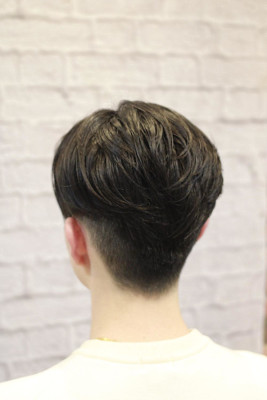 【六本木/理容室/バーバー】センターパート刈り上げ