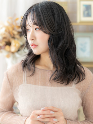 大人ガーリーゆるふわミディグレージュカラー　ドライパーマb