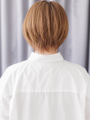 ハイトーンカラーイメチェン小顔マッシュショート10代20代