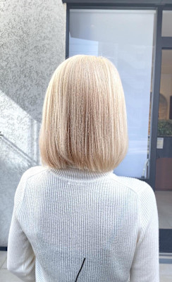 ホワイトベージュカラー