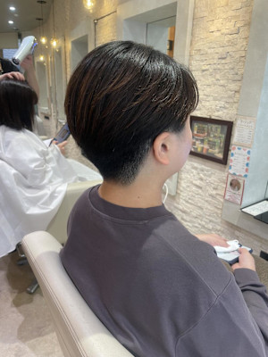 女性にもおすすめ！スッキリ刈り上げショート