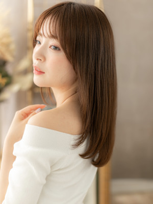 大人フェミニン顔まわりレイヤー艶髪セミディ　ミルクブラウンb