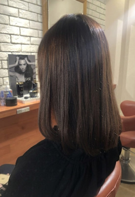 艶感溢れるナチュラルなストレートミディ【121スタイル】