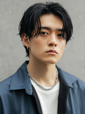 センターパート 韓国風ヘア メンズショート カルマパーマ 