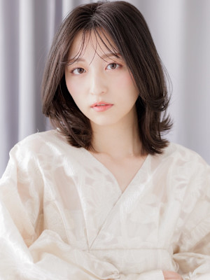 黒髪アッシュくびれミディアムハイレイヤーウルフ30代40代