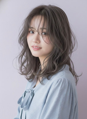 小顔見えくびれセミロングレイヤー