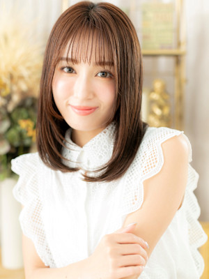 シースルーバング小顔艶感ストレートレイヤー　シャギーカットb