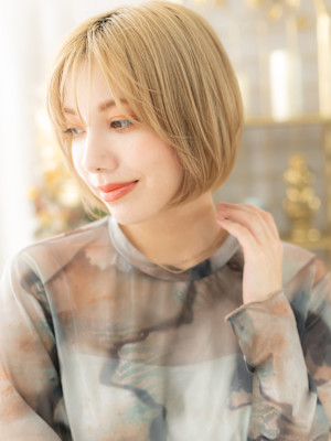 小顔丸みボブレイヤーショート全頭ブリーチ　シャギーショートb