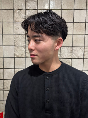 【ナチュラルフェード×毛流れパーマ】大人センターパート