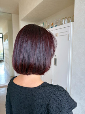 艶めくボルドーカラー