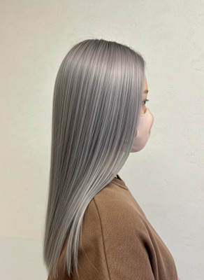 ブリーチカラーで作る透明感シルバーグレージュ