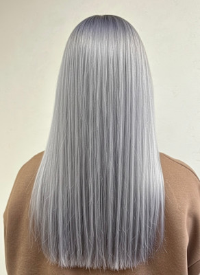 ブリーチカラーで作る透明感シルバーグレージュ