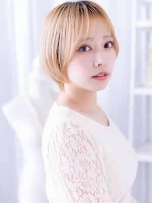 カーテンバング金髪ひし形レイヤーショート　レイヤーボブ