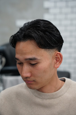 センターパート/テーパーフェード/スキンフェード