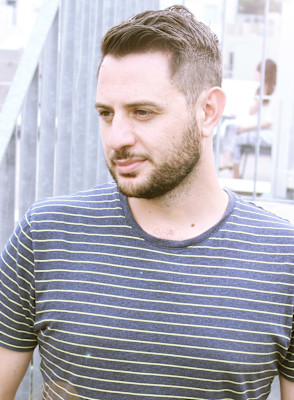 刈り上げセンターパートサーフカールフェザーパーママレットヘア