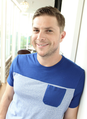 刈り上げセンターパートサーフカールフェザーパーママレットヘア