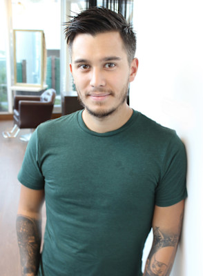 刈り上げセンターパートサーフカールフェザーパーママレットヘア