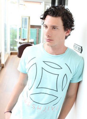 刈り上げセンターパートサーフカールフェザーパーママレットヘア