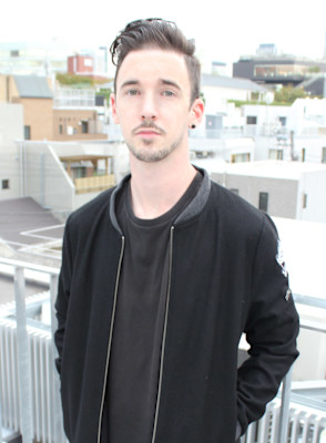 刈り上げセンターパートサーフカールフェザーパーママレットヘア