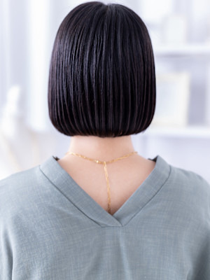 黒髪艶カラーシンメトリー切りっぱなしボブ　ダークグレージュ