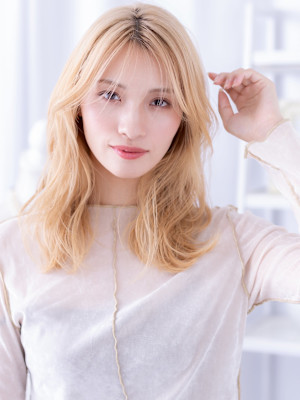 ミルクティーブロンドドライパーマカーテンバング　レイヤー