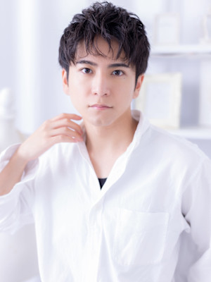 黒髪ルーズパーマ爽やかアクティブショート　ルーズショート