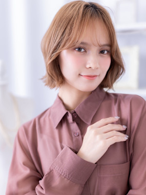 ミルクティーブラウン透け感ハッシュカット　レイヤーボブ