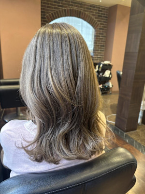 柔らかハイトーングレージュ