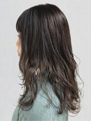 アッシュブラック 透明感カラー 顔周りカット 艶髪 20代