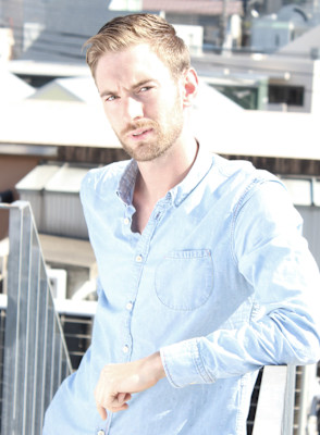 リバースセンターパート刈り上げセンターパートサーフカール