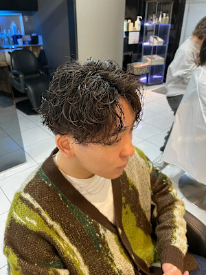 ニュアンスシャドウパーマ　ラルフカール　フェザーショート